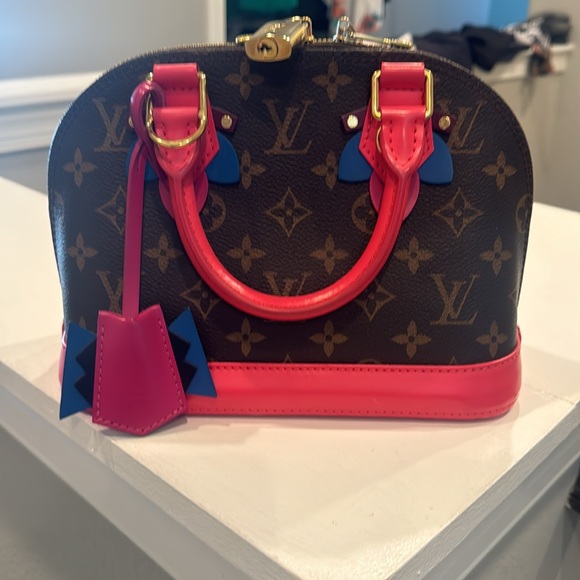 Louis Vuitton Limited Edition Totem Alma BB - Picture 2 of 9